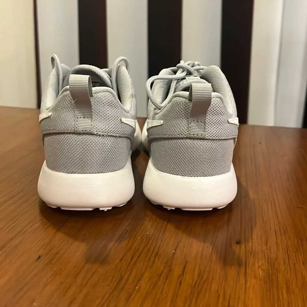 Nike Rosherun Roshe One Shoes Sneakers 749427 033 new Youth Boys Girls Size 2.5Y